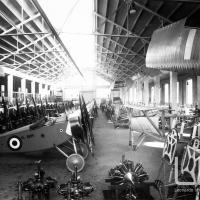 La nuova linea di montaggio dei Nieuport-Macchi Ni.11 a Masnago--Varese.